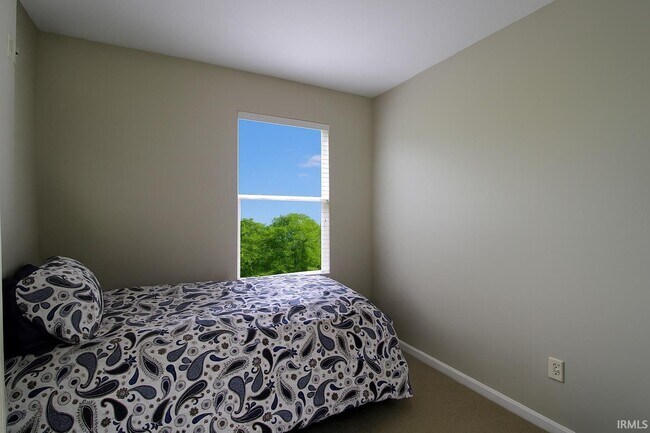 Building Photo - 9925 Oak Trail Rd