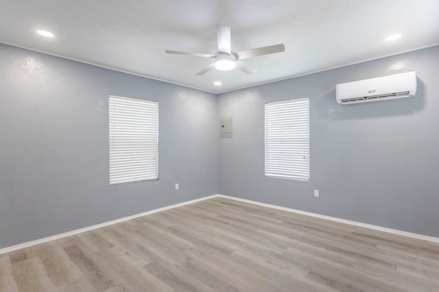 Building Photo - 1016 S Chester St