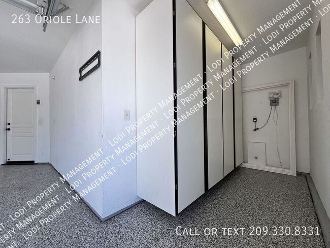 Building Photo - 263 Oriole Ln