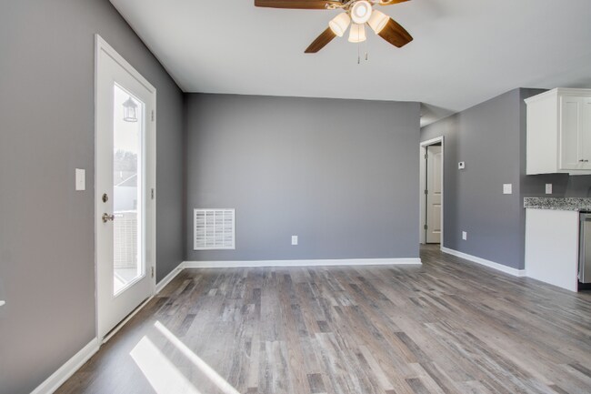 Building Photo - 138 Main St N