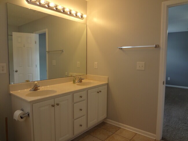 Building Photo - 101 Dorsett Ct