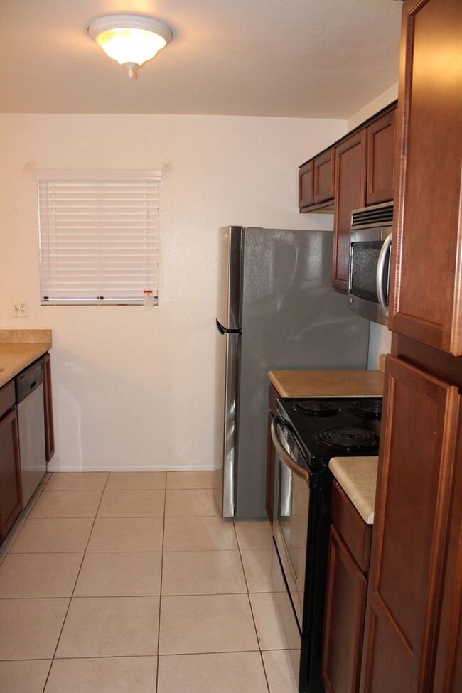 Building Photo - Nice 2 bedroom 2 bath condo!