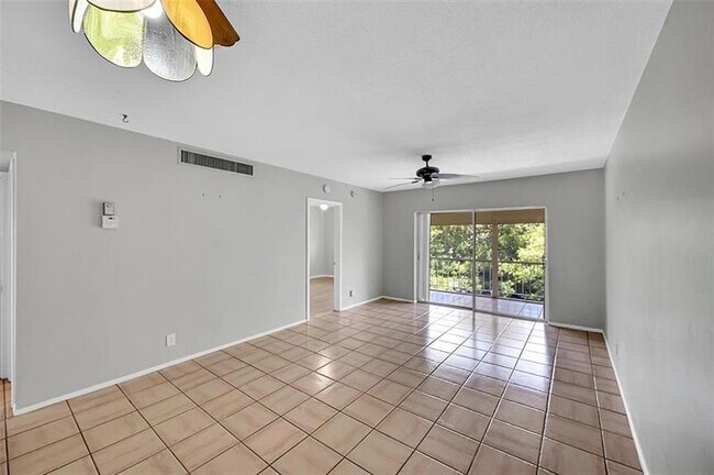 Building Photo - 1400 NE 55th St