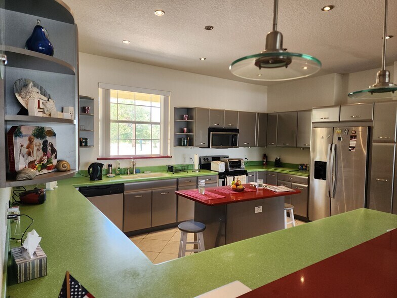 Building Photo - 223 Golf Aire Blvd