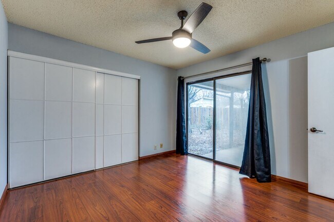 Building Photo - 2-BEDROOM HOME IN HIDDEN MEADOW