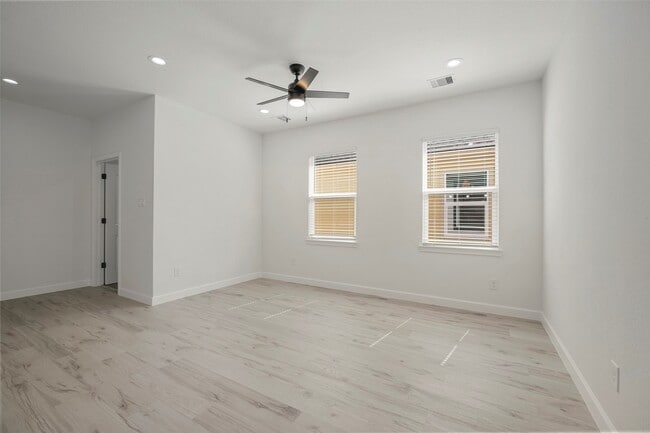 Building Photo - 1078 St Clair St
