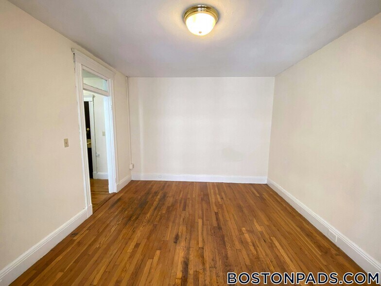 Building Photo - 1209 Boylston St