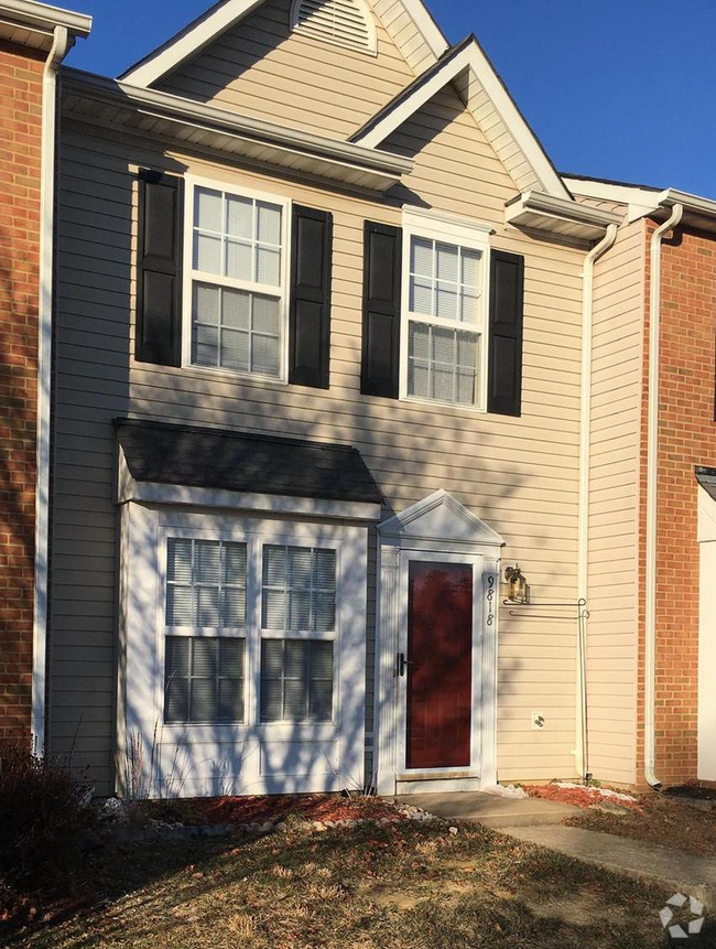 Building Photo - Town Home Close to I-95, Shopping & Restau...