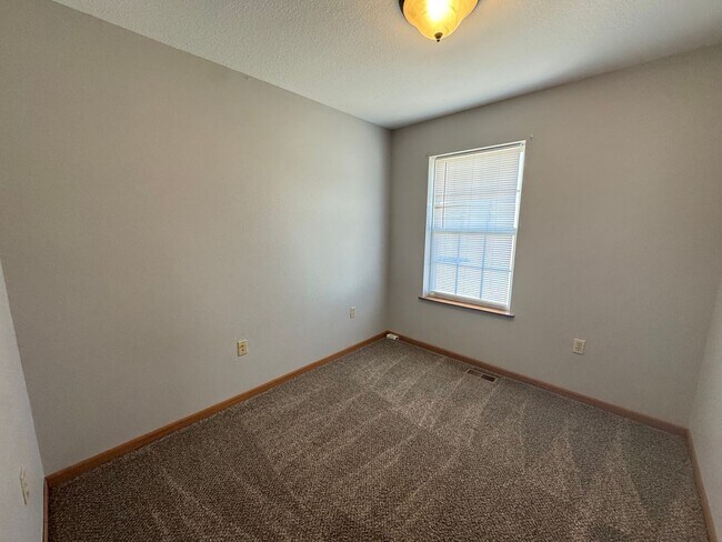 Building Photo - 130 NW 171 Rd