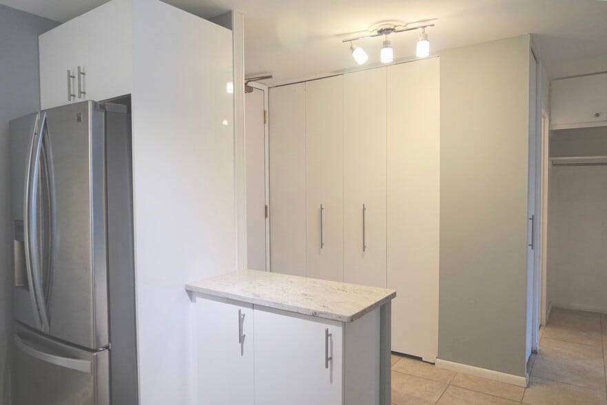 Building Photo - 400 E Randolph St