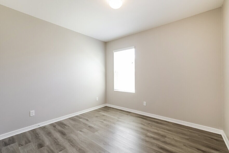 Building Photo - 21 SE 20th Pl