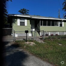 Building Photo - Newly renovated home