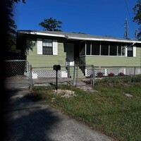 Building Photo - Newly renovated home