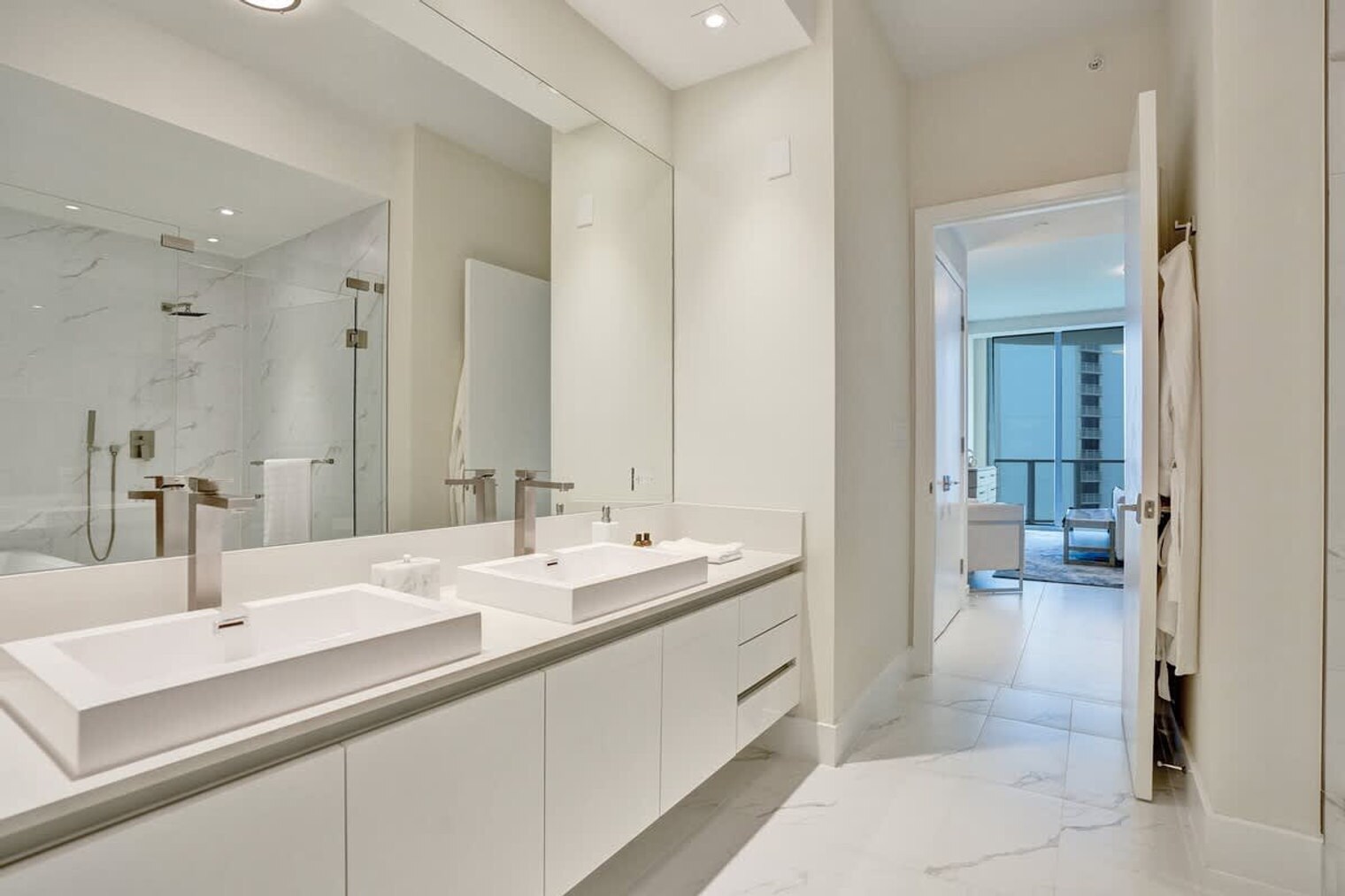 Building Photo - 3100 N Ocean Dr