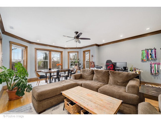 Building Photo - 1462 W Warner Ave