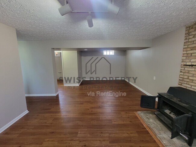 Building Photo - 2928 Landon Dr