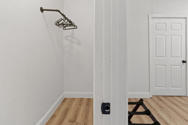 Building Photo - 911 E 23rd Ave