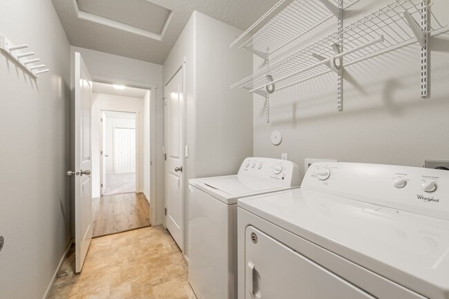 Building Photo - Montrose Rancher 3 bed 2 bath