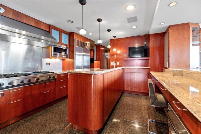 Building Photo - Palis Blv