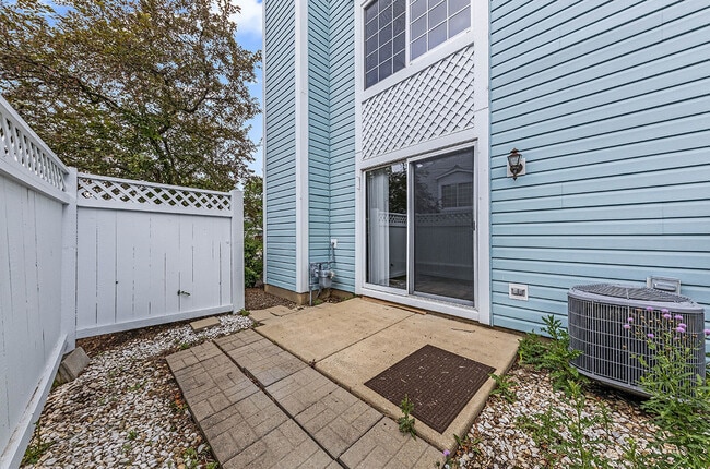 Building Photo - 323 N Gregory St