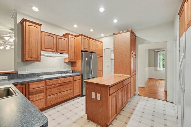 Building Photo - Ultimate Aviation Estate: Luxury 1-Level Living on 5+ Acres Near Downtown Fredericksburg