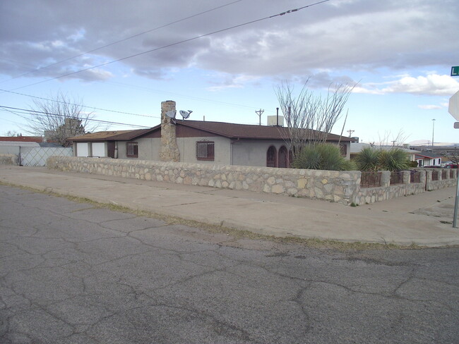 Building Photo - Northeast El Paso 3 Bed Refrig A/C