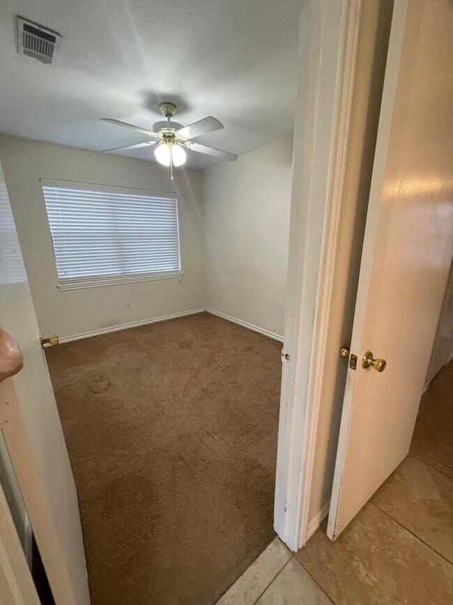 Building Photo - END OF JULY 2025 PRE-LEASE!  Spacious 3 Be...