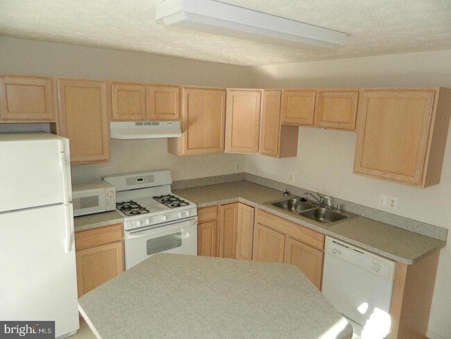 Building Photo - 609 Kensington Dr