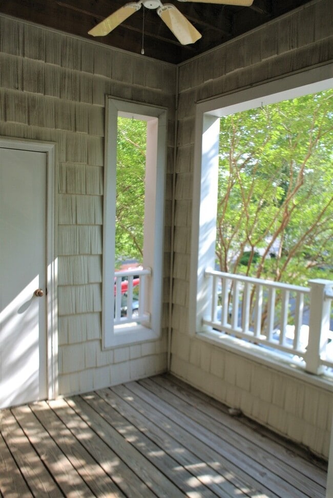 Building Photo - 1621 Providence Glen Dr