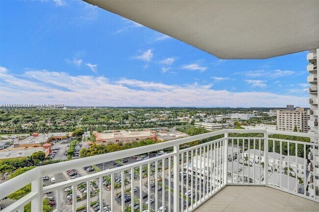 Building Photo - 18051 Biscayne Blvd