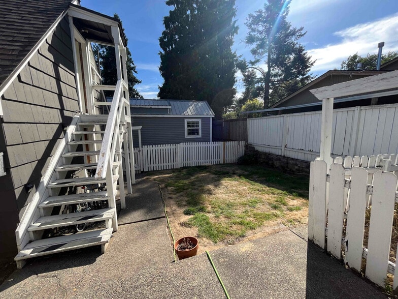 Building Photo - 4200 SE Harvey St