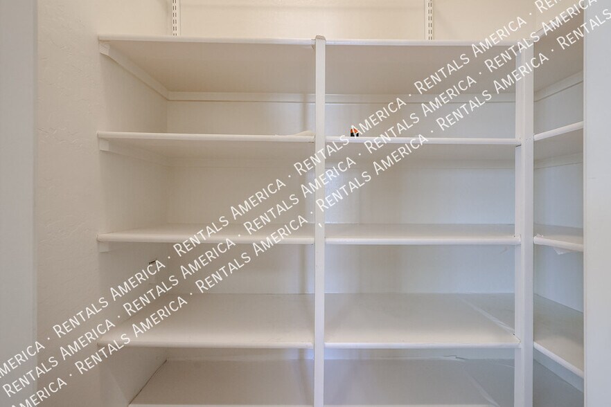 Building Photo - 2348 W River Rock Ct