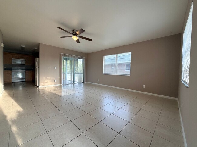 Building Photo - 2 Bedroom 1 Bath Duplex In Cape Coral