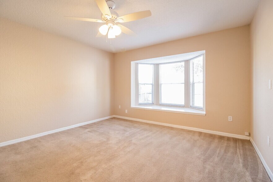 Building Photo - 831 Cave Hollow Ln