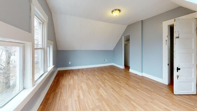 Building Photo - 3213 Louisiana Ave