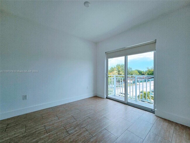 Building Photo - 6336 SW 27th St