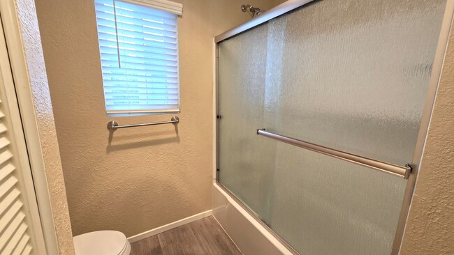 Building Photo - 542-546 3rd St