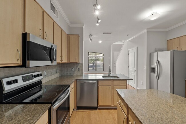 Building Photo - Spacious Music Row Condo (SPECIAL: 1/2 off...