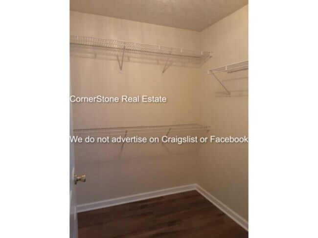 Building Photo - 1710 Renwick Dr