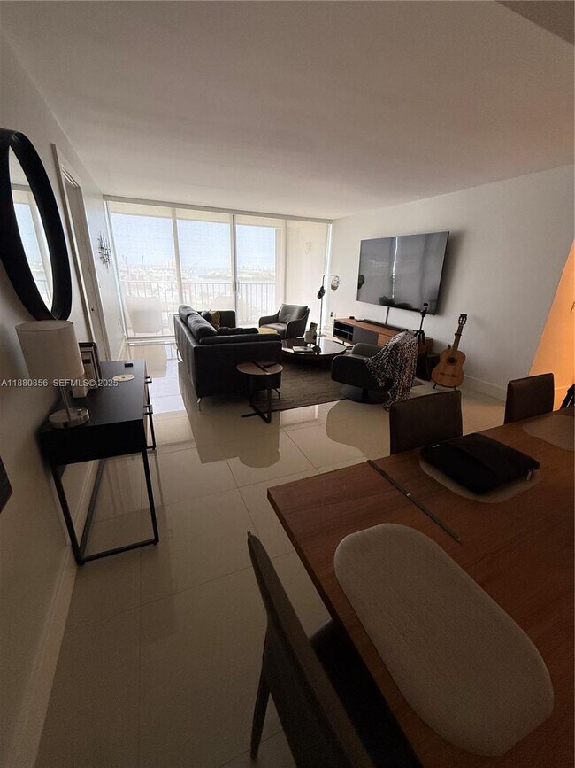 Building Photo - 5600 N Flagler Dr