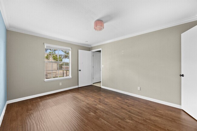 Building Photo - 10673 Braes Bend Dr