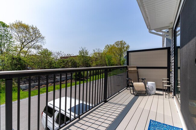 Building Photo - 30 Cate St