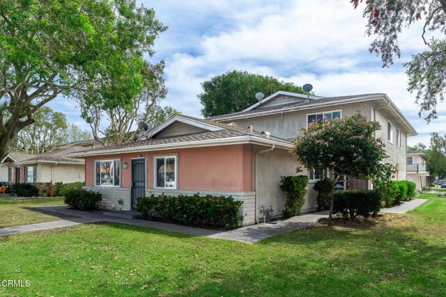 Building Photo - 728 W Hemlock St