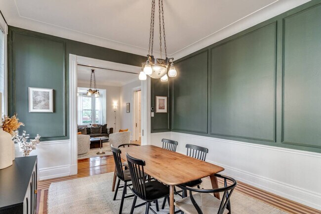 Building Photo - 351 Thrall St