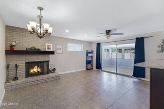 Building Photo - 110 W Del Rio Dr