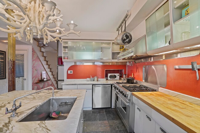 Building Photo - 389 12th St