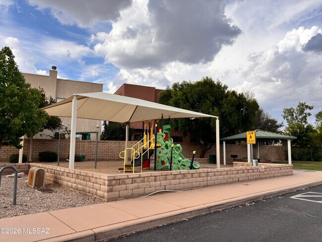 Building Photo - 391 E Calderwood Rd