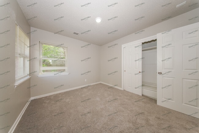 Building Photo - 5910 S Ross Ave