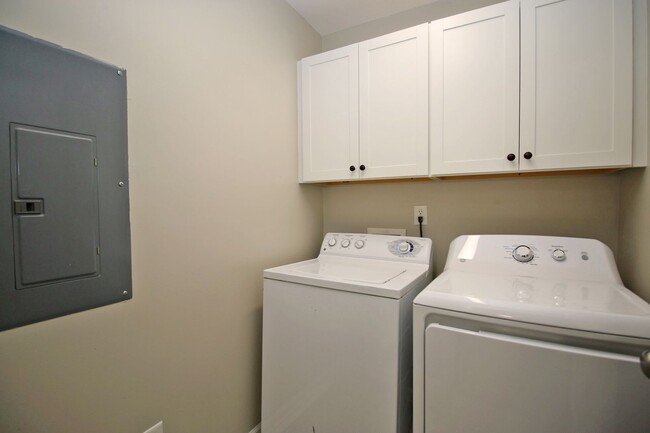 Building Photo - PRE-LEASING FOR 2025! 3 Bedroom, 2 Bath in...