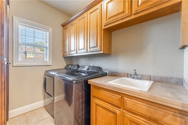 Building Photo - 4103 SE 3rd St